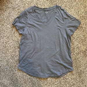 Gray Old Navy plain t shirt, size Large